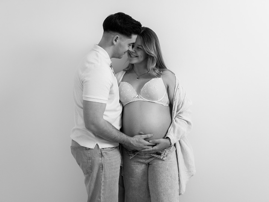 Schwangerschaftsshooting im Studio
